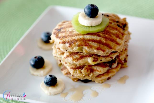 Pancakes with banana and blueberries