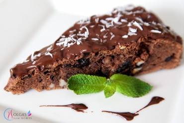 Шоколадный пирог «Брауни» с черносливом