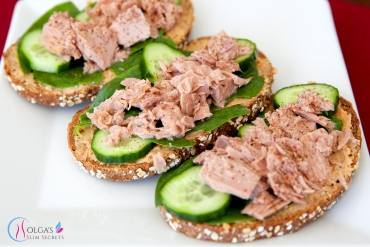 Tuna Sandwich with Hummus